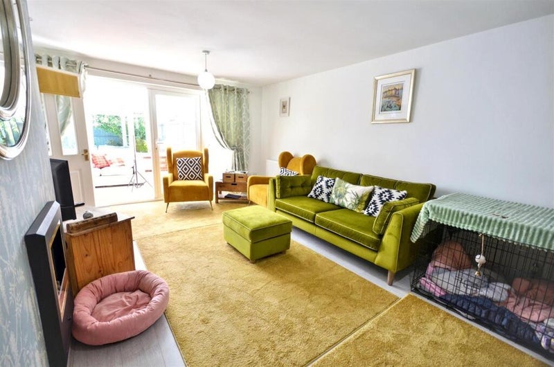 Room Dutton Way in Stone