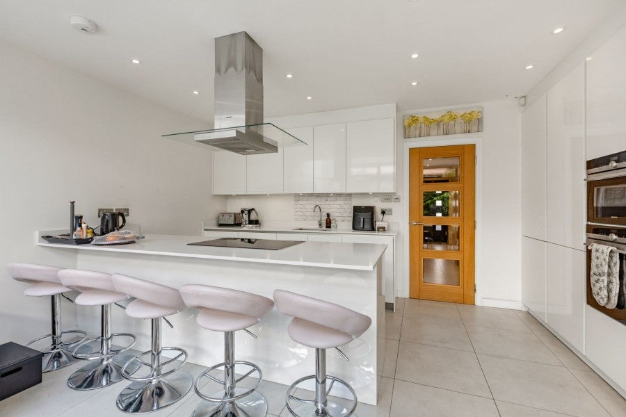 House Albemarle Park in Greater London