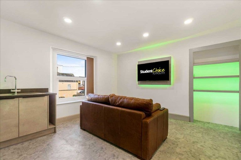 Flat Amity Place in Plymouth