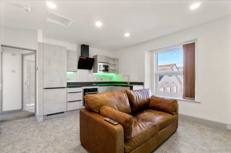 Flat Amity Place in Plymouth