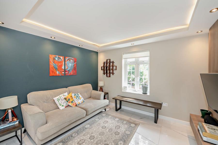 House Northwood Way in Greater London