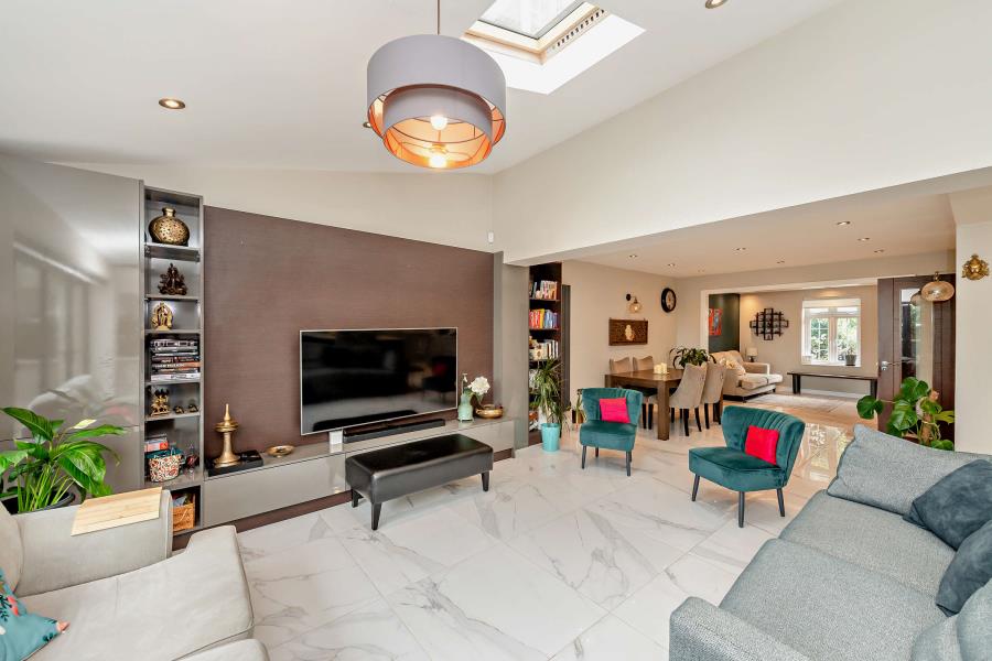 House Northwood Way in Greater London