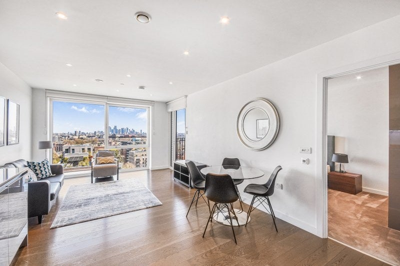 Flat Sayer Street in Greater London