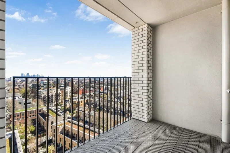 Flat Sayer Street in Greater London