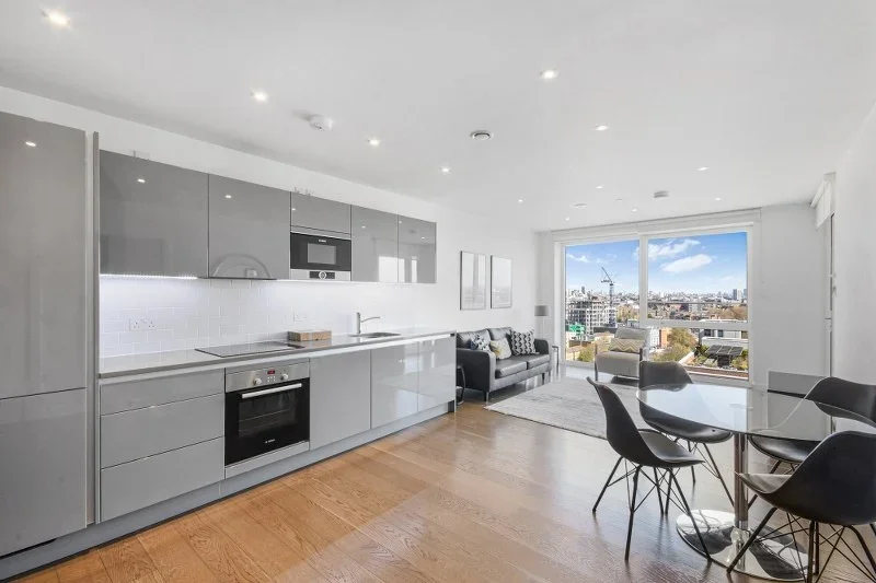 Flat Sayer Street in Greater London