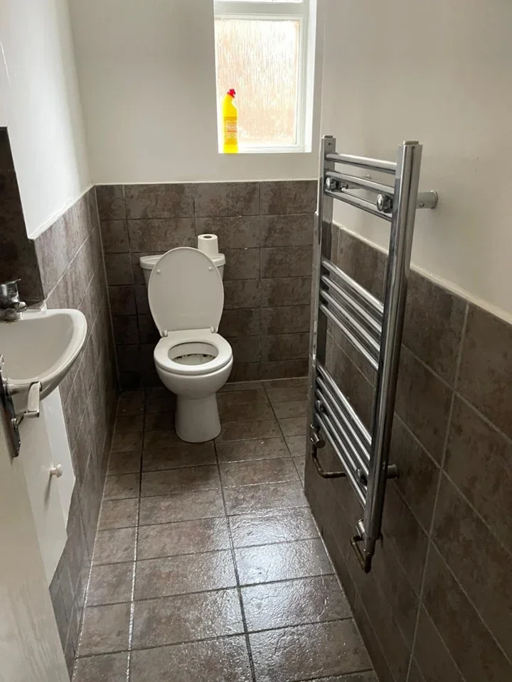 Room Chingford Mount Road in Greater London