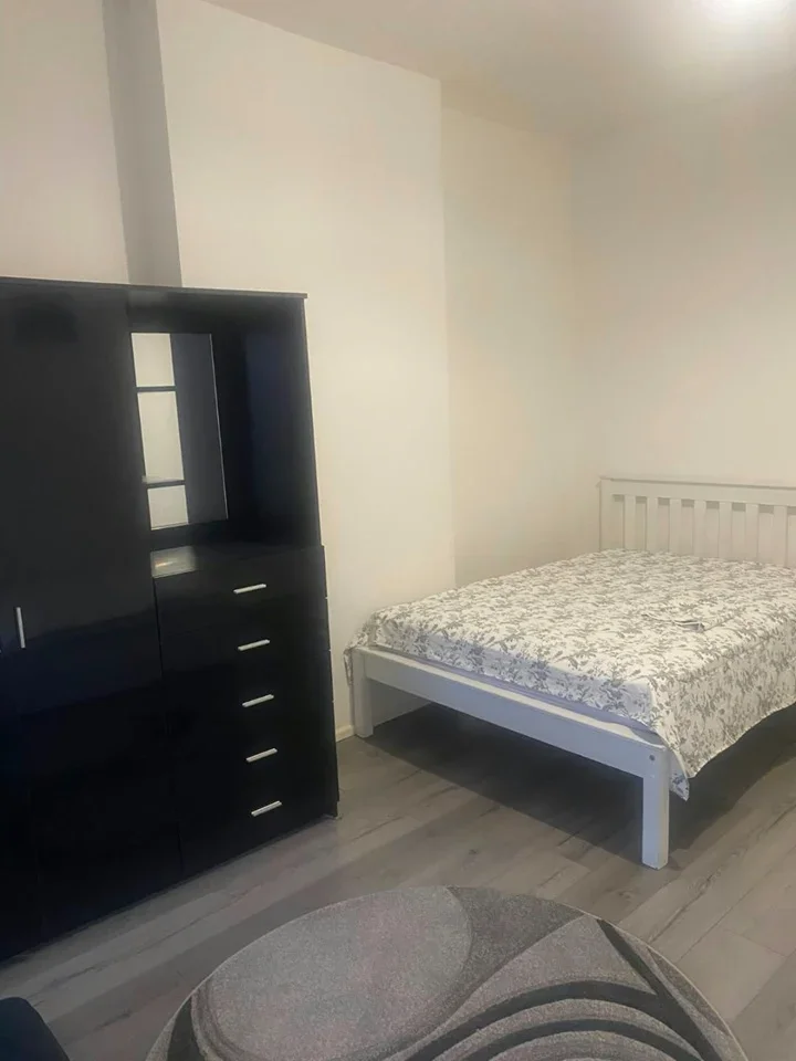 Room Chingford Mount Road in Greater London
