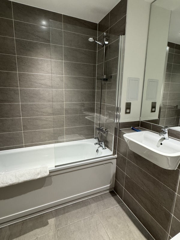 Room Cording Street in Greater London