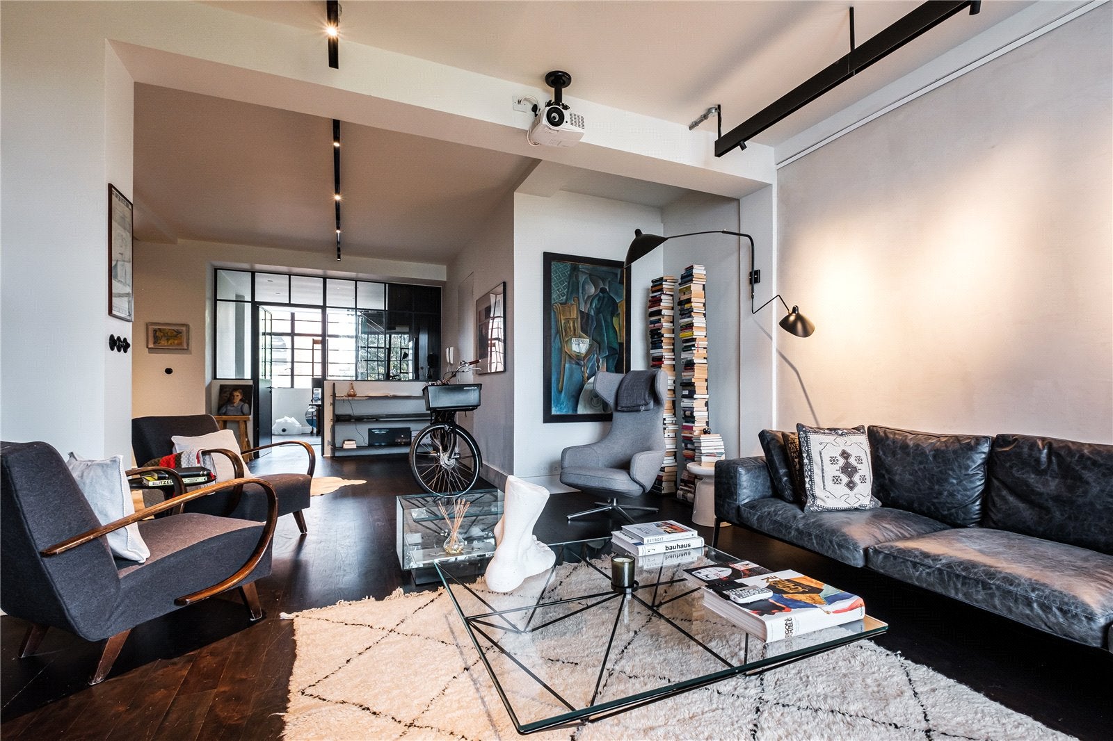 Flat Cavell Street in Greater London