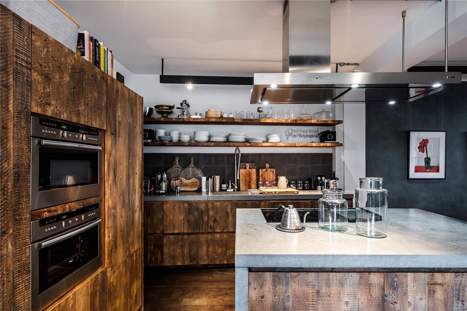 Flat Cavell Street in Greater London