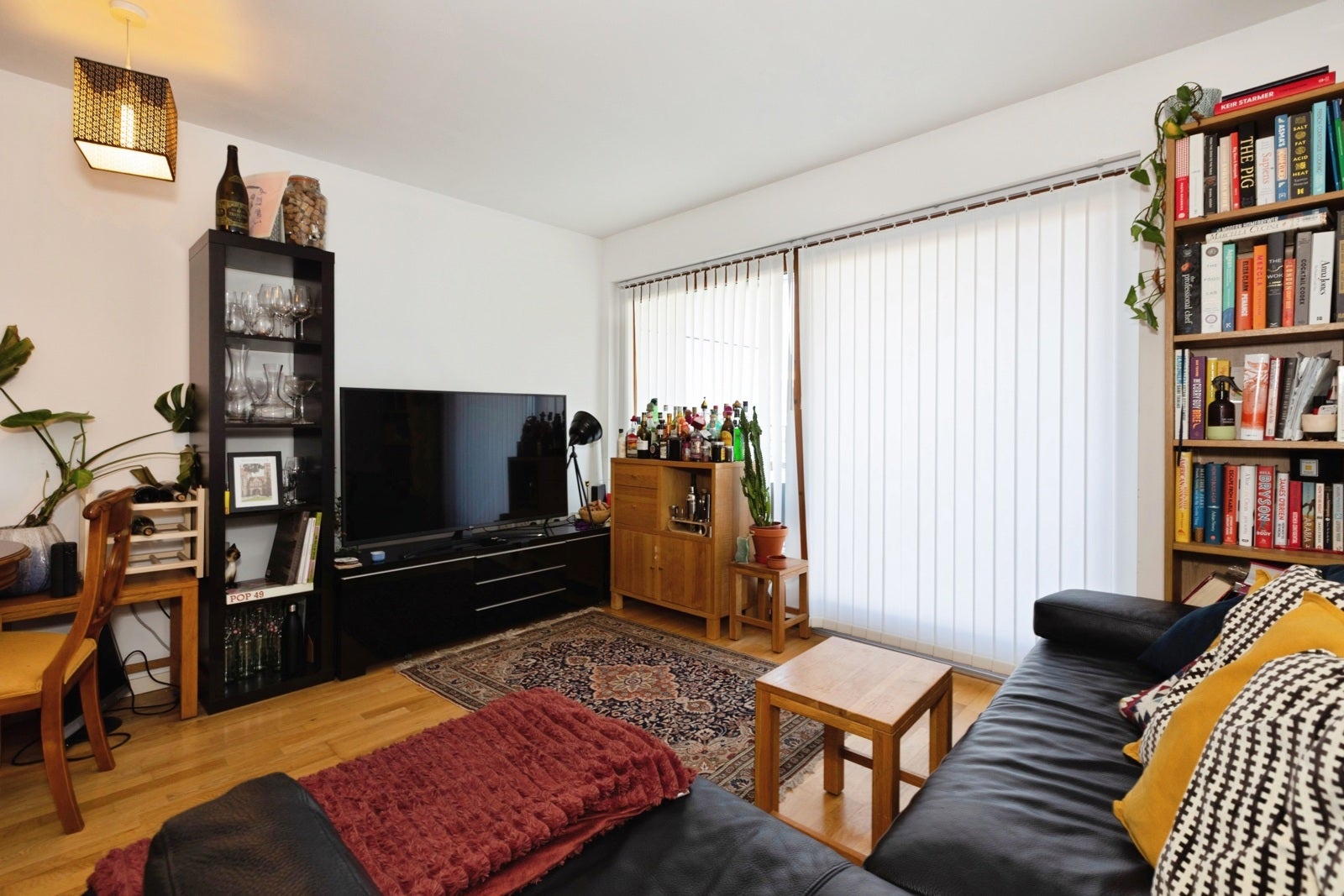 Flat Spa Road in Greater London