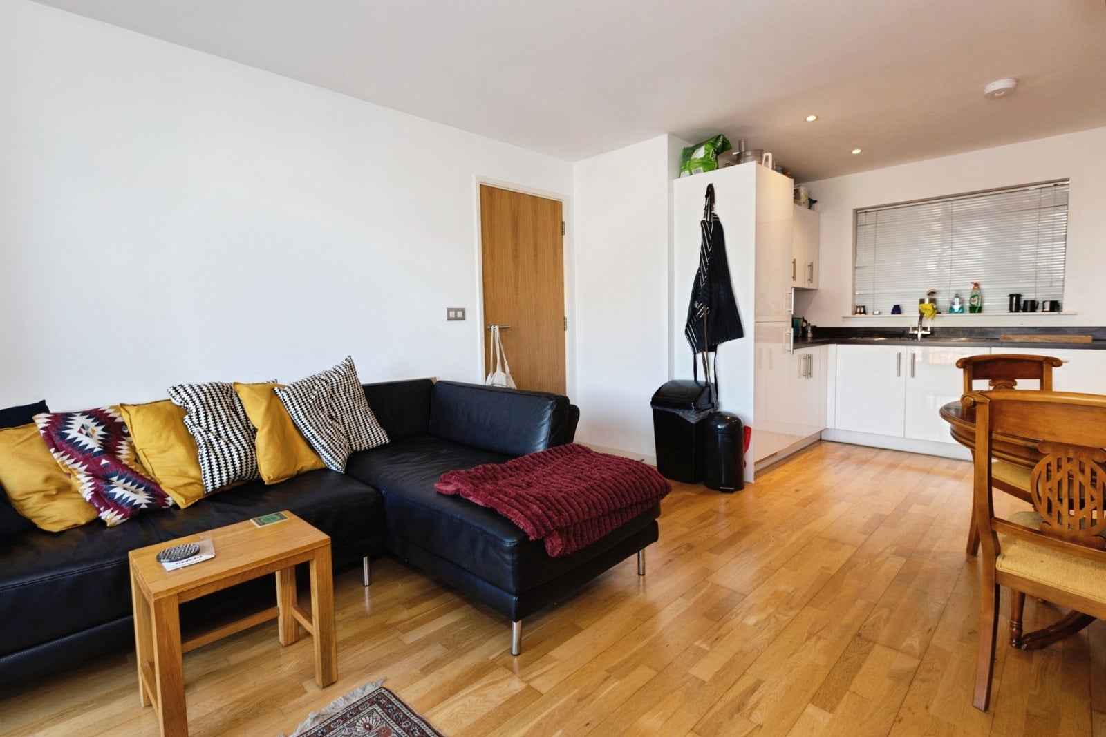 Flat Spa Road in Greater London