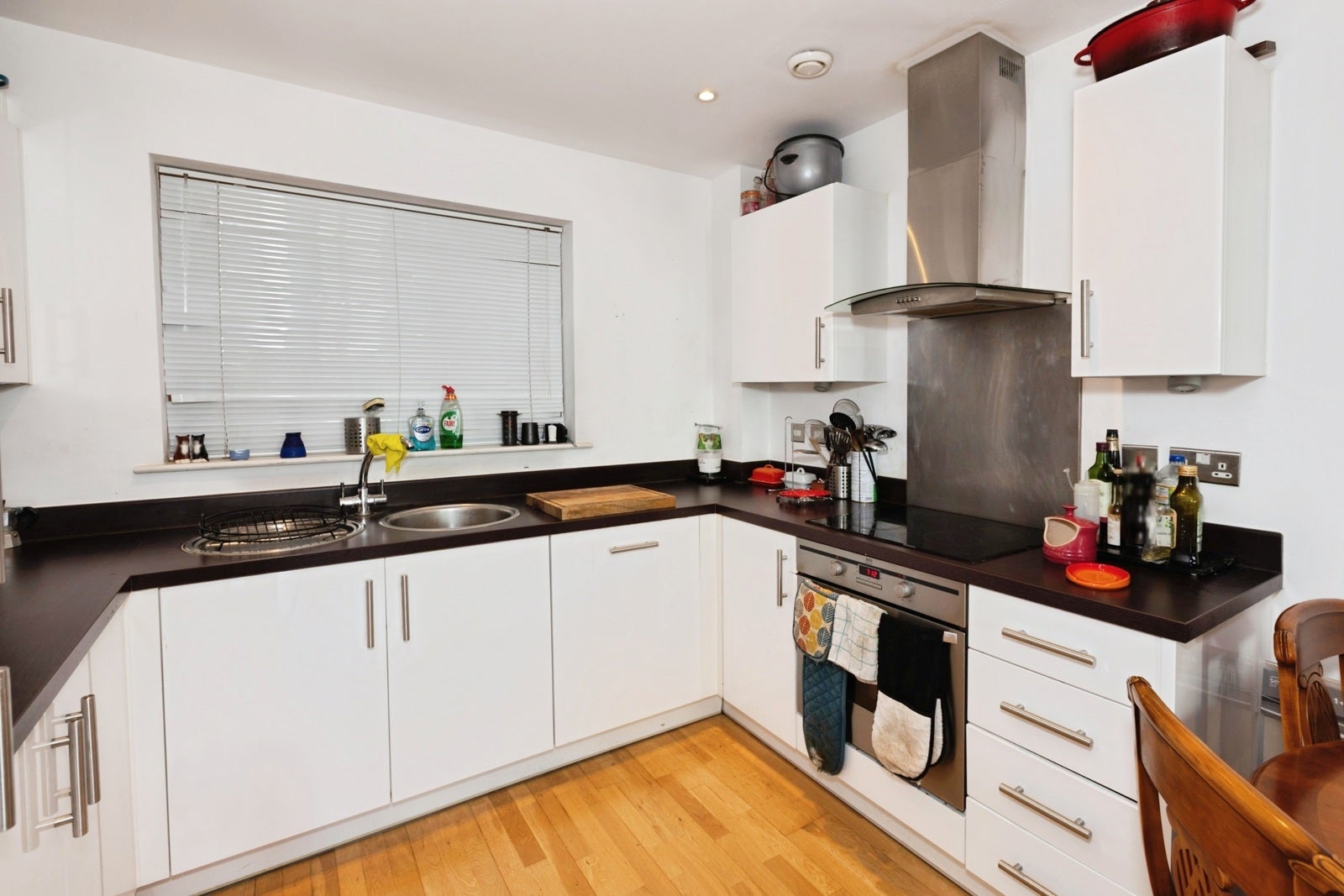 Flat Spa Road in Greater London