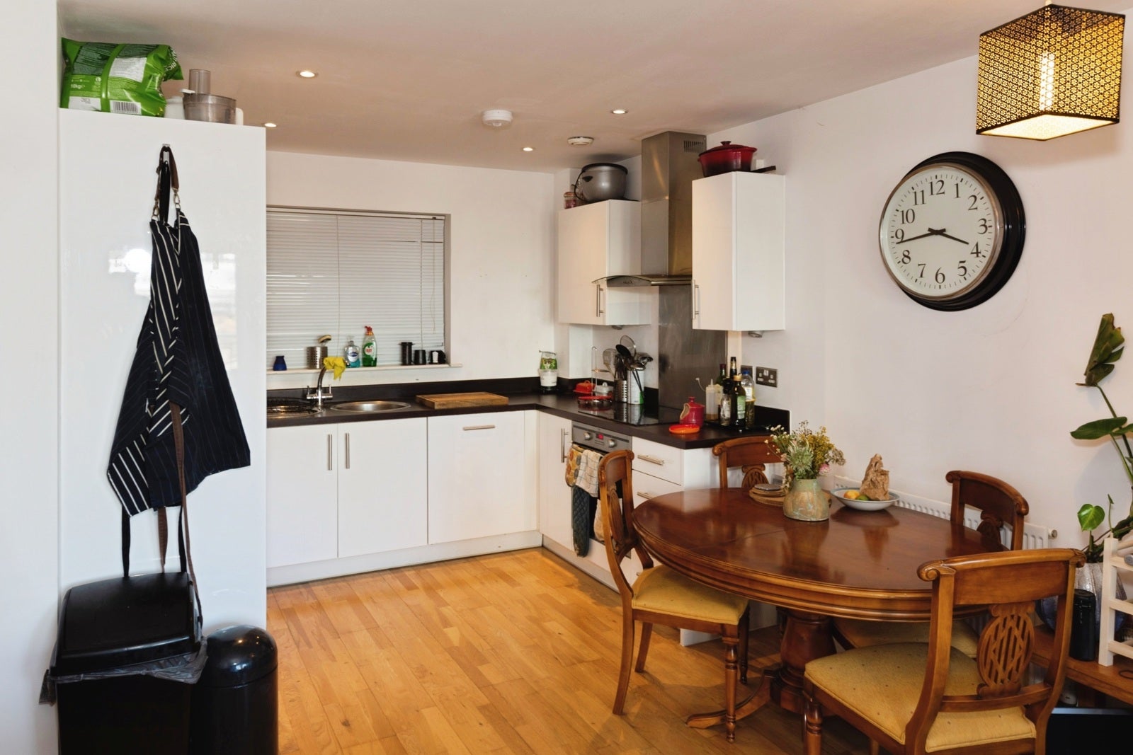 Flat Spa Road in Greater London
