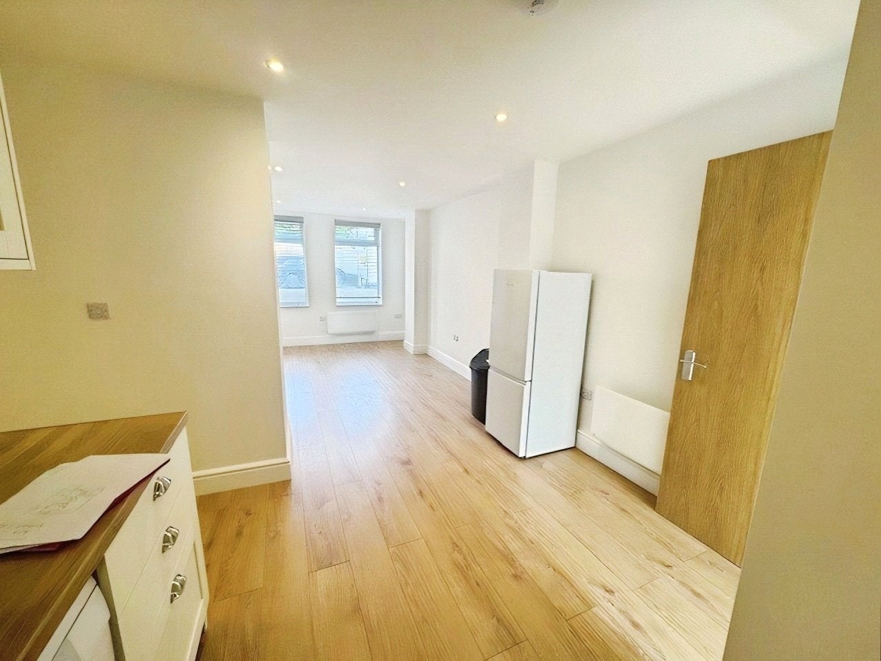 Flat Victoria Street in Borough of Runnymede