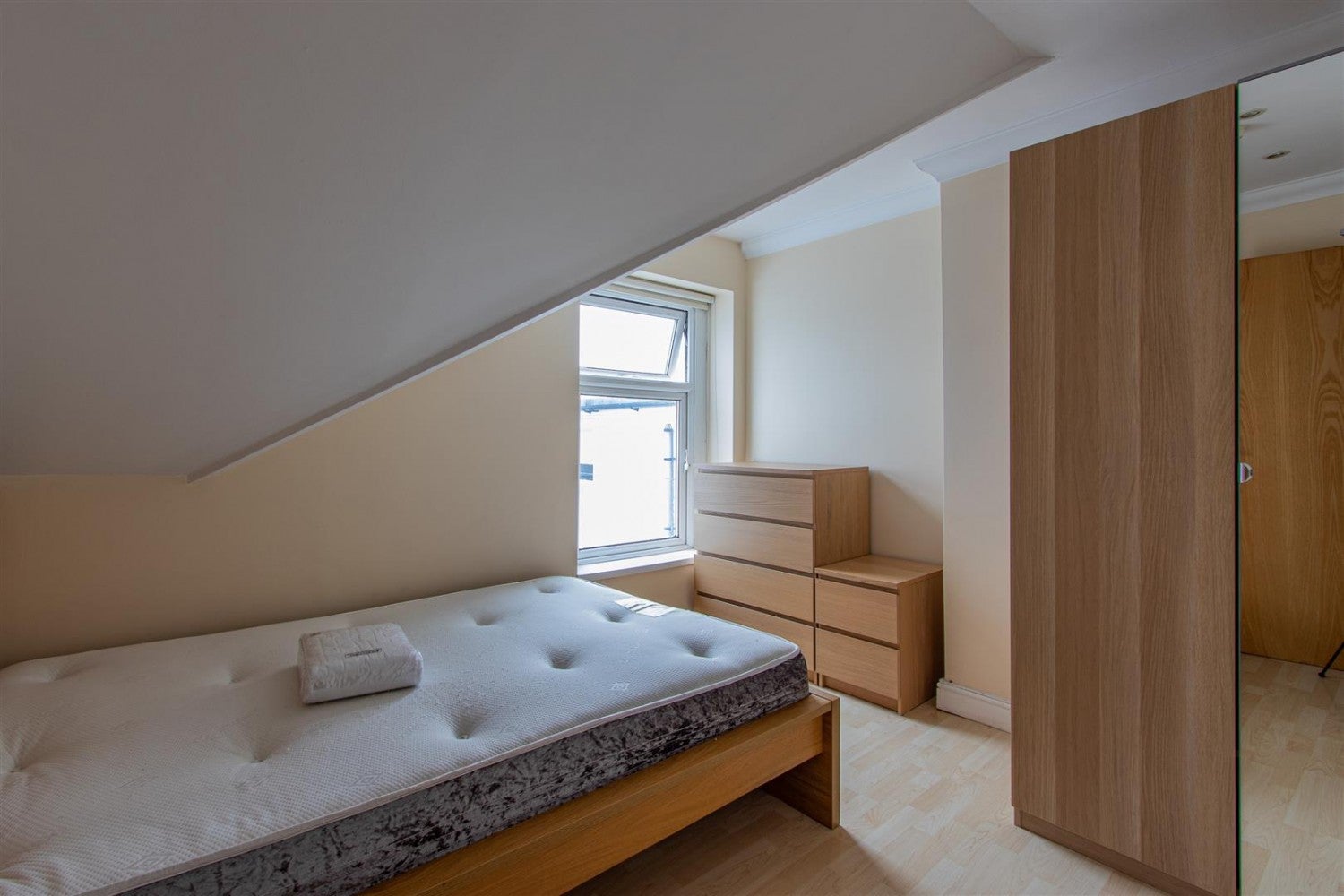 Flat Connaught Road in Cardiff
