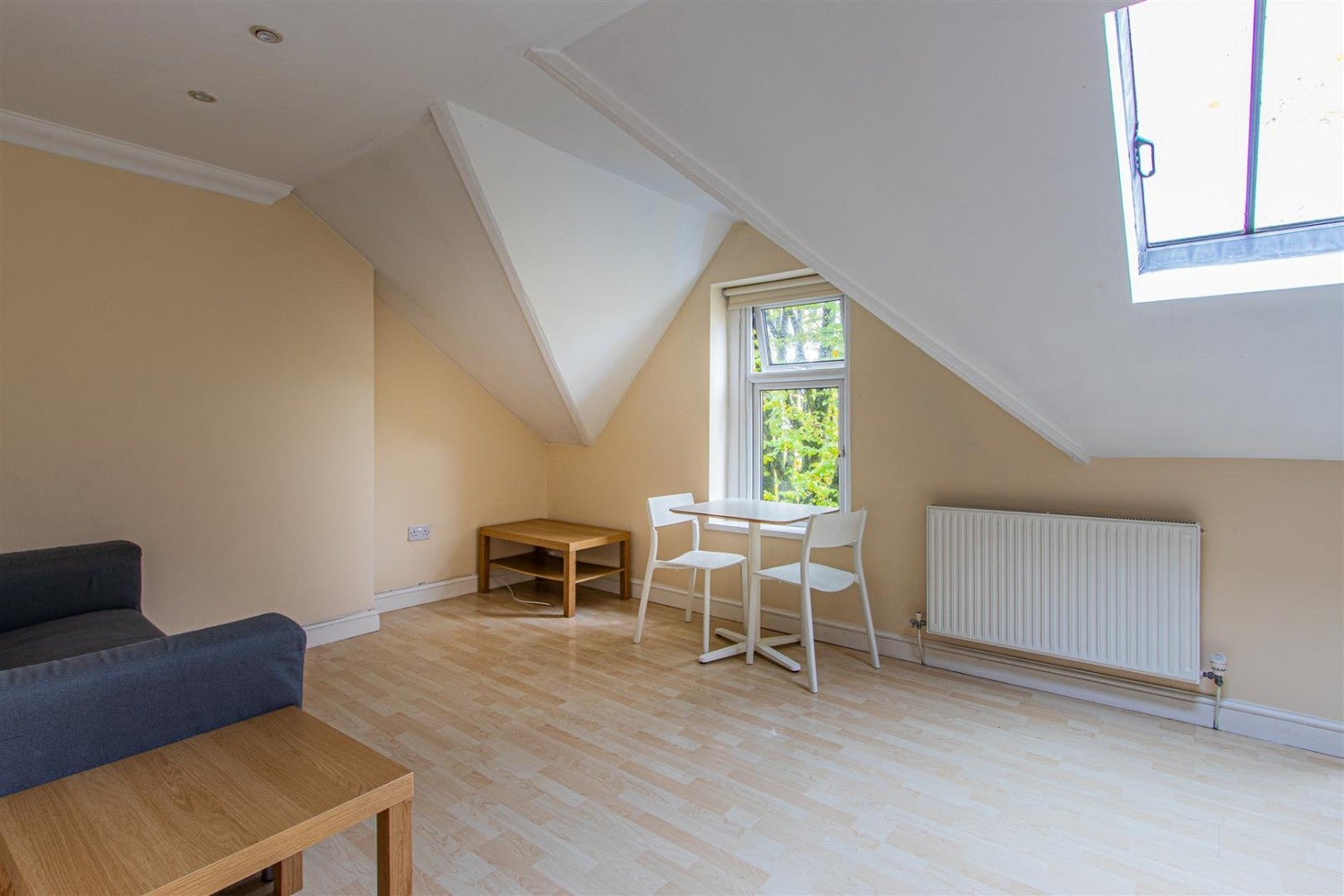 Flat Connaught Road in Cardiff