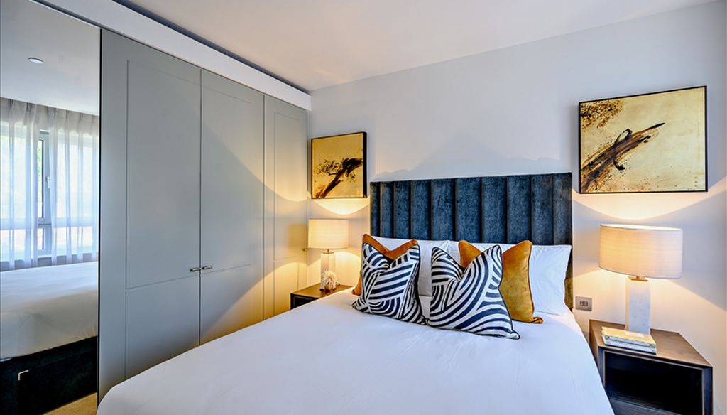 Flat Cawdor Crescent in Greater London