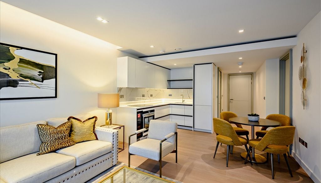 Flat Cawdor Crescent in Greater London