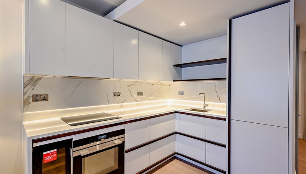 Flat Cawdor Crescent in Greater London