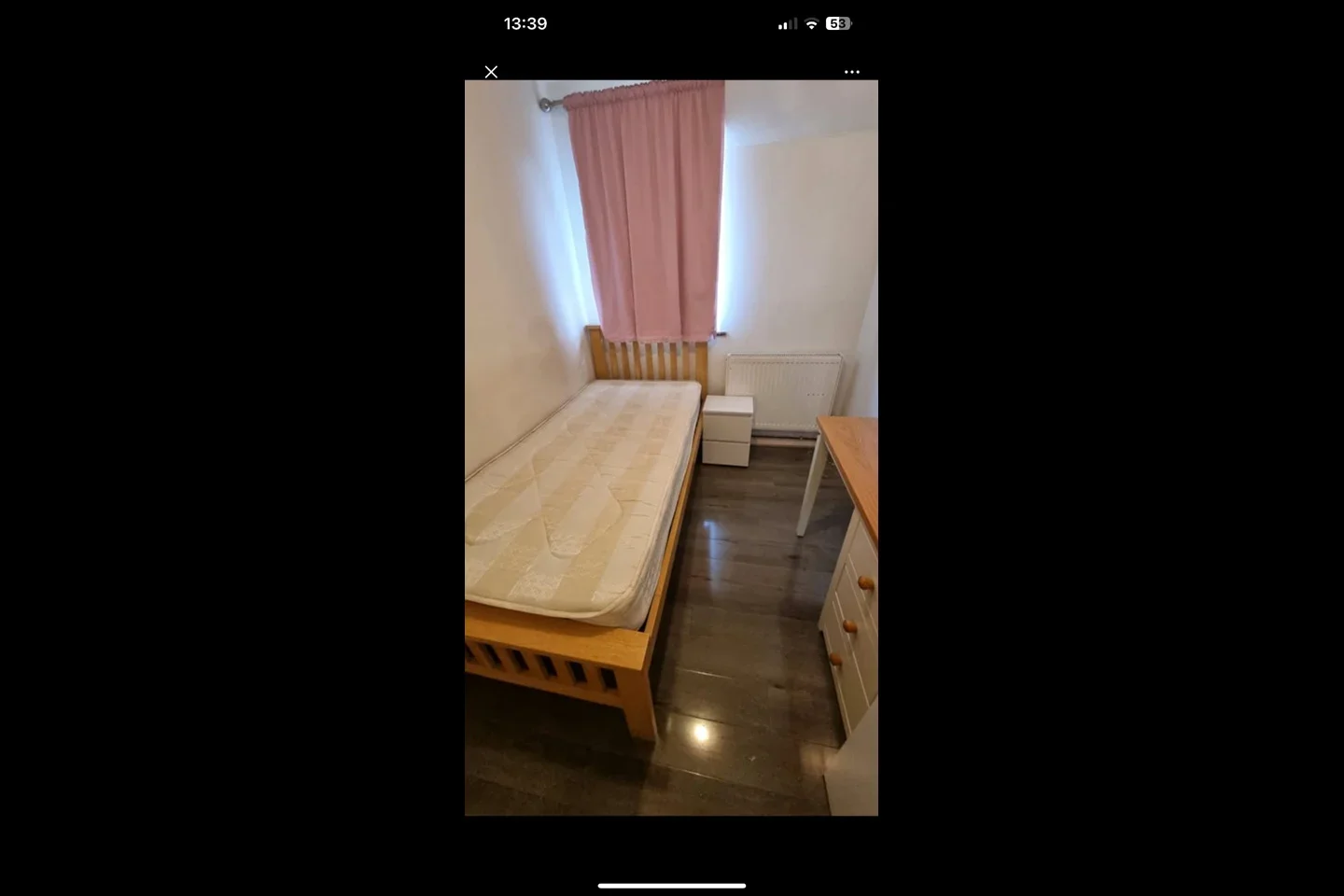 Room Shearwood Crescent in Greater London