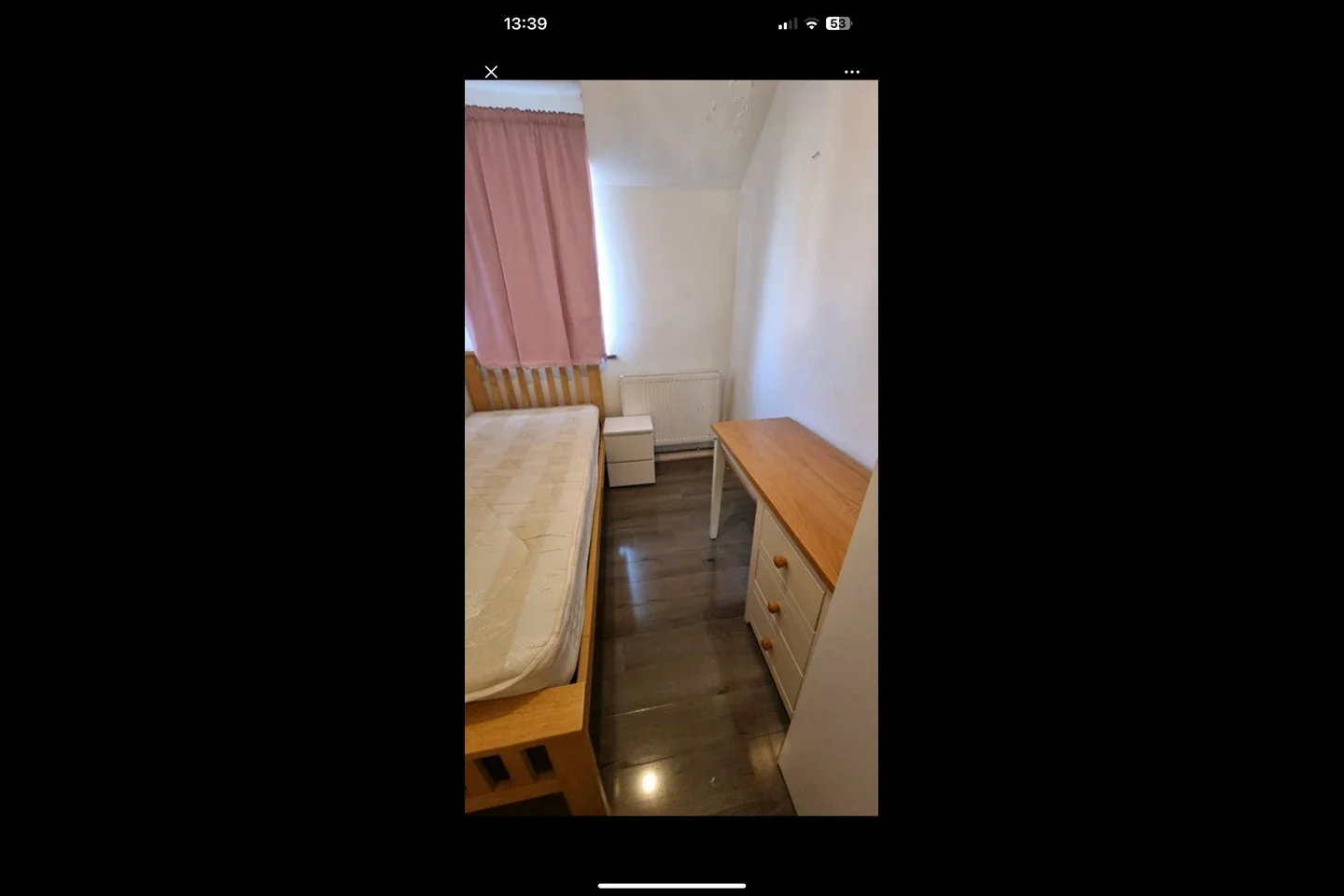 Room Shearwood Crescent in Greater London
