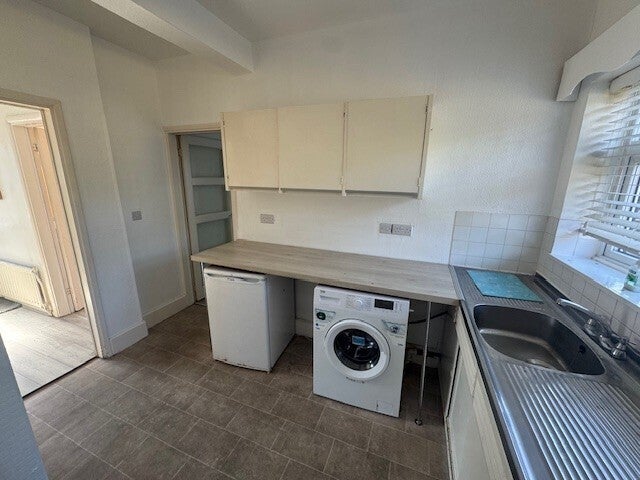 House Springway Close in Leicester