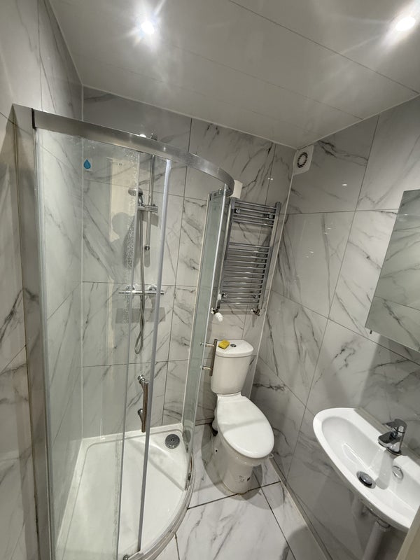 Room Warwickshire Path in Greater London