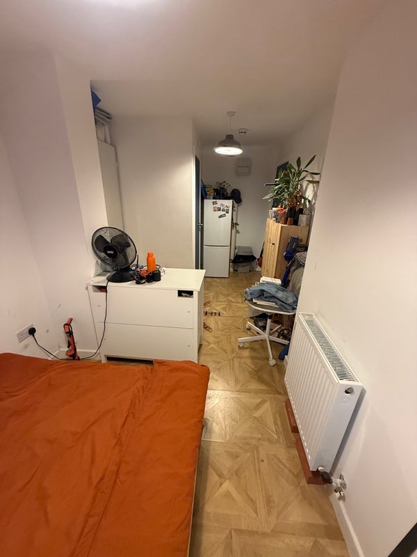Room Warwickshire Path in Greater London