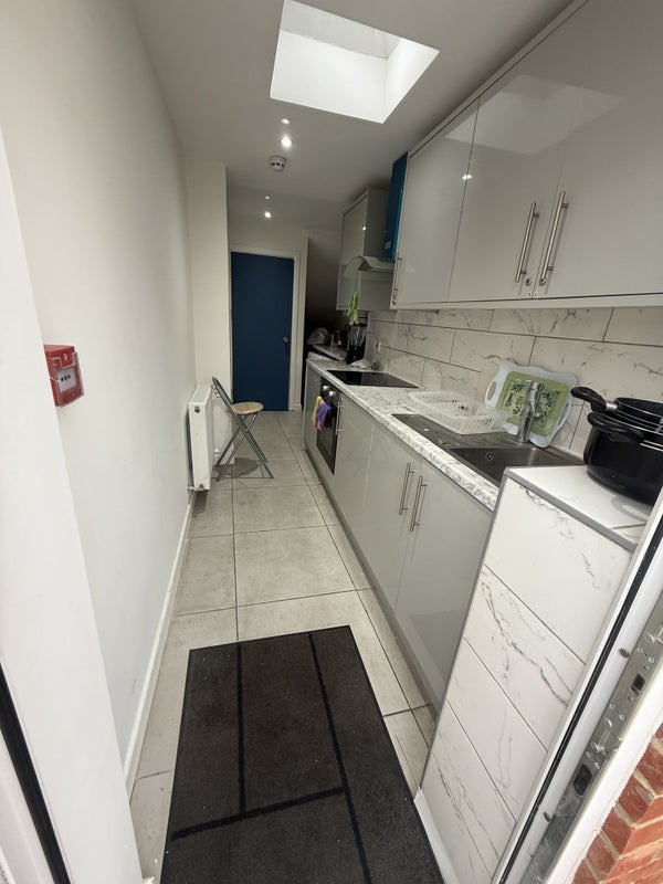 Room Warwickshire Path in Greater London