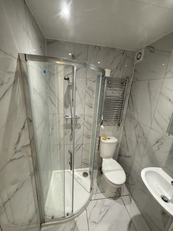 Room Warwickshire Path in Greater London