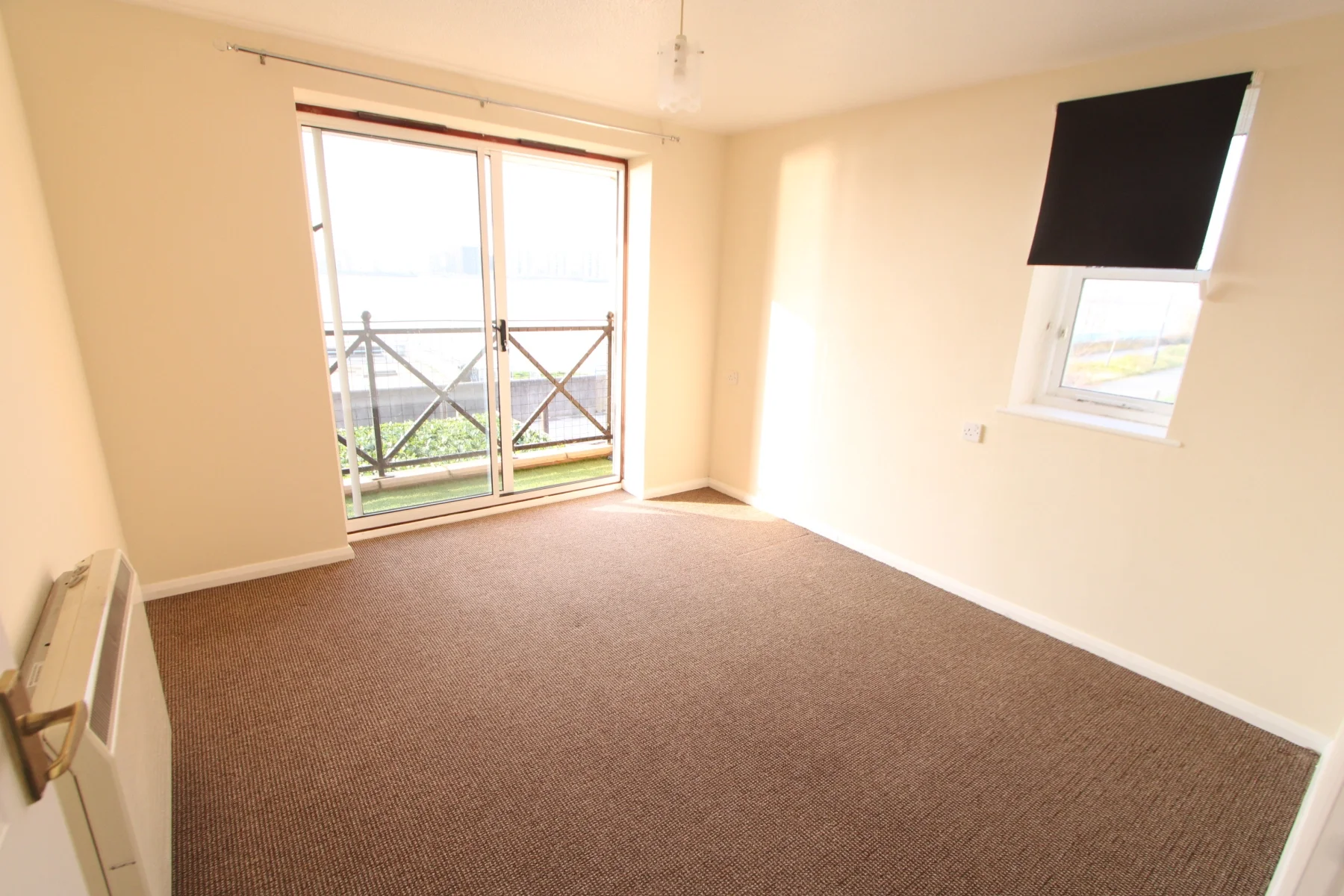 Flat Princess Alice Way in Greater London