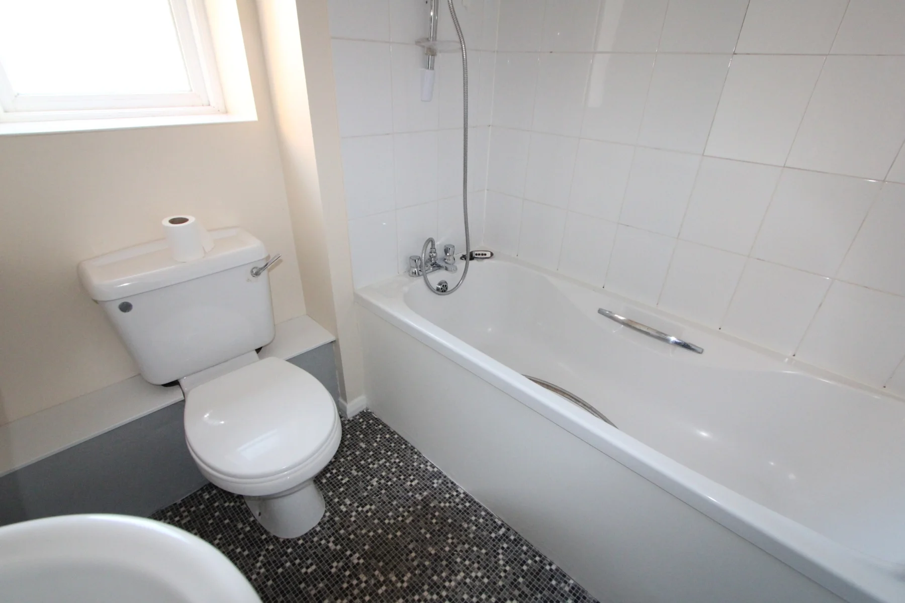 Flat Princess Alice Way in Greater London