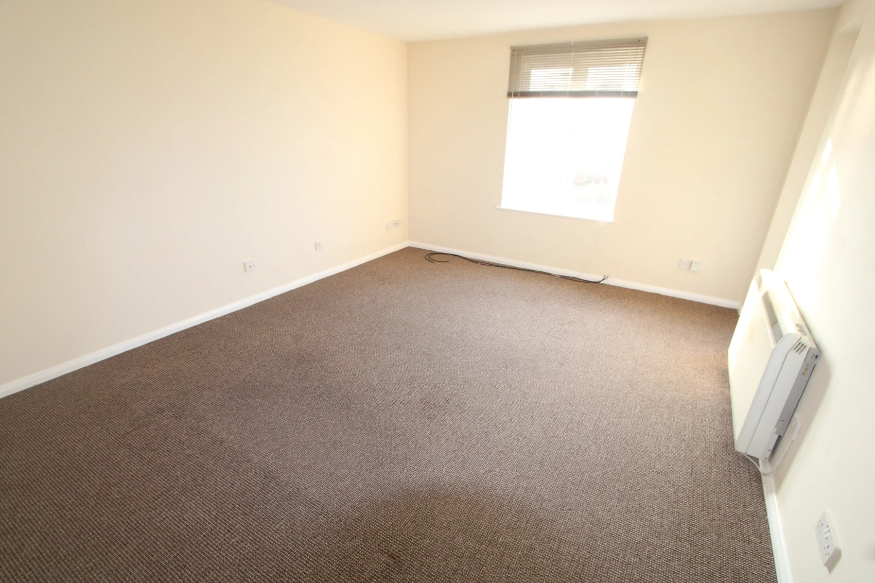 Flat Princess Alice Way in Greater London