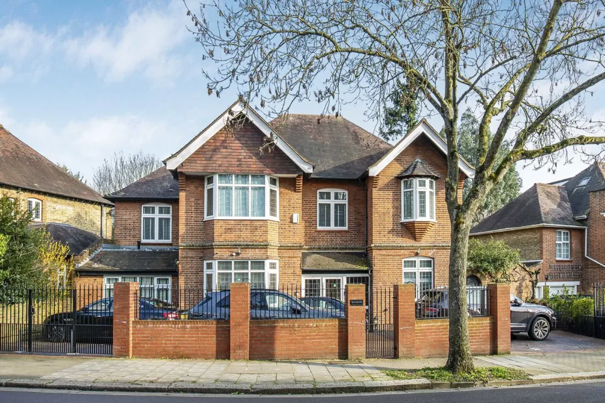 House The Grove in Greater London