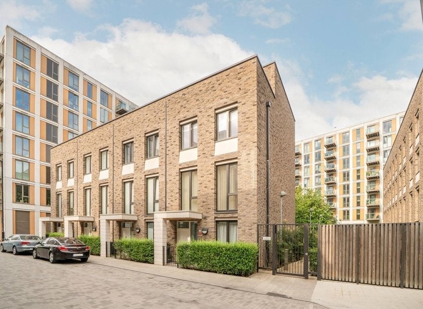 House Nautical Drive in Greater London