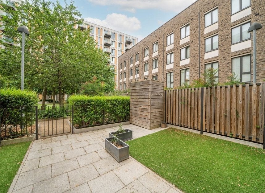 House Nautical Drive in Greater London