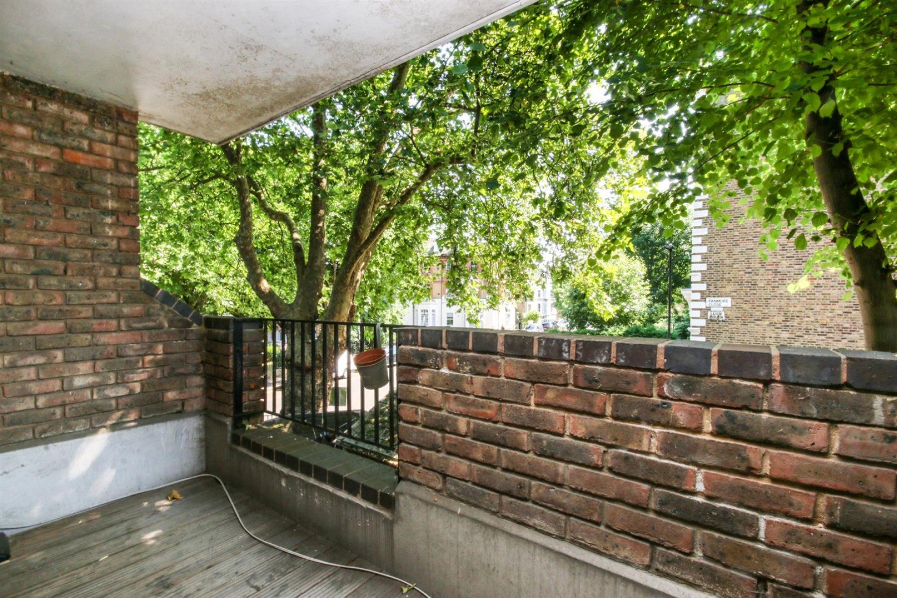 Flat Aubert Park in Greater London
