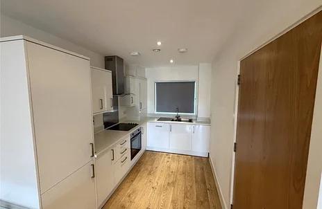 Flat Bowes Road in Greater London