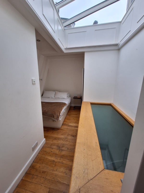 Room Mount Pleasant in Greater London