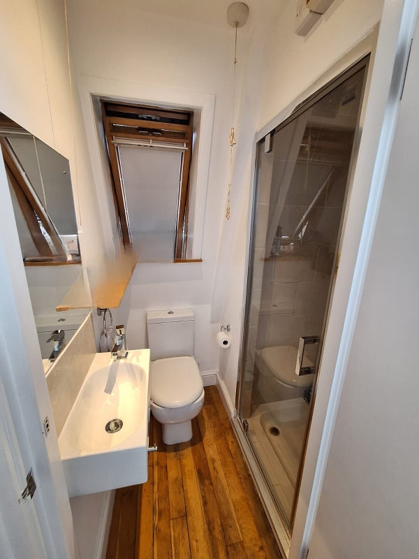 Room Mount Pleasant in Greater London