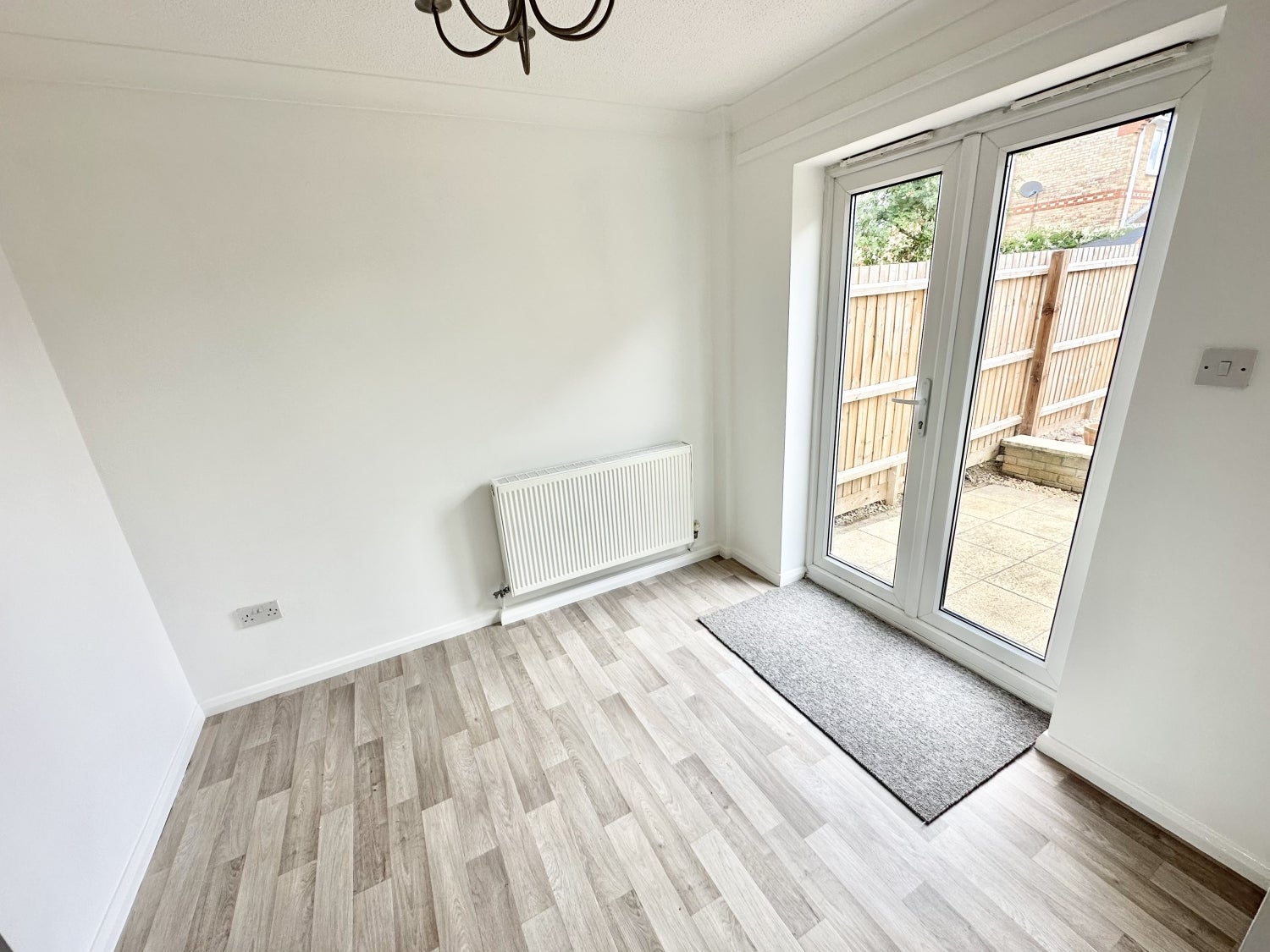House Limetree Close in North Kesteven