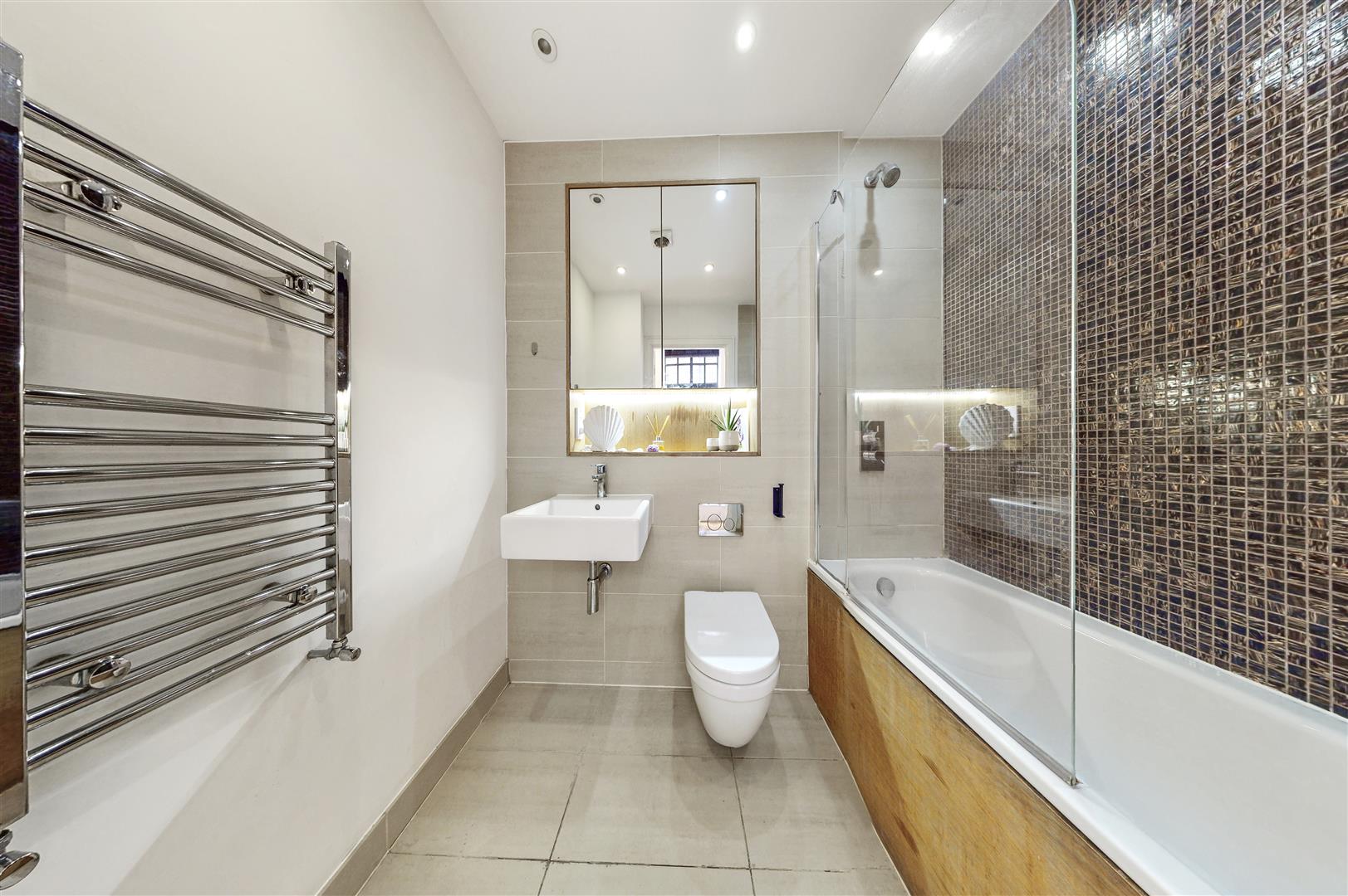 Flat Feather Mews in Greater London