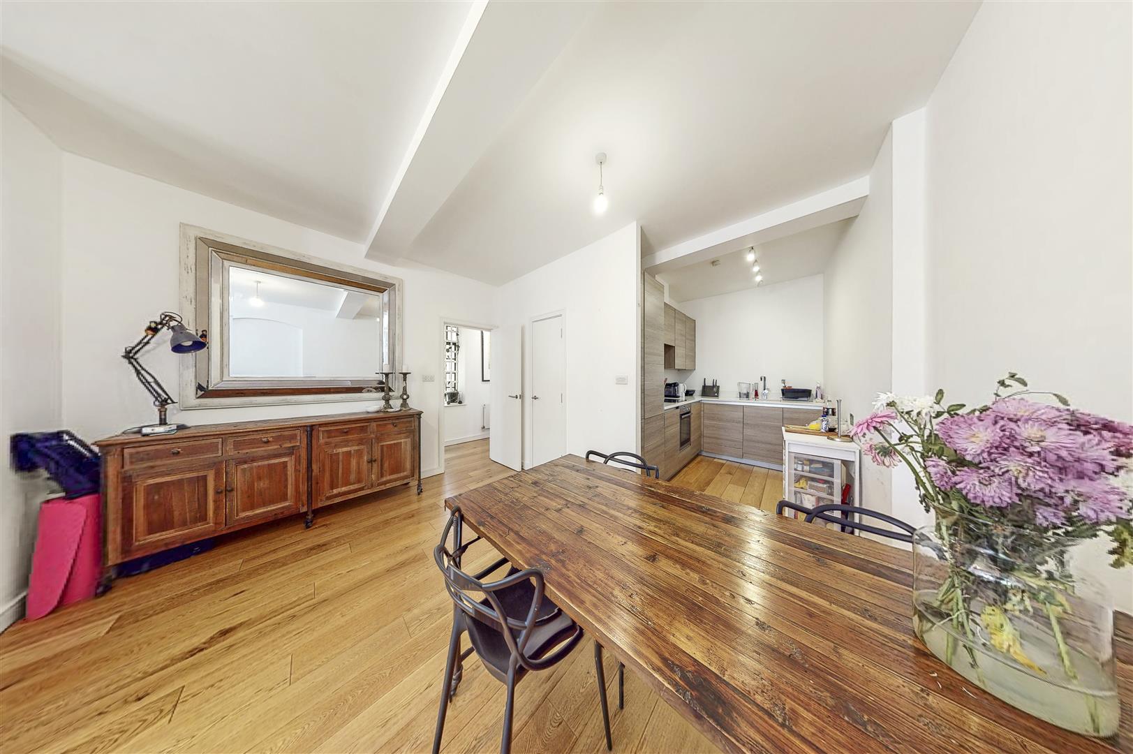 Flat Feather Mews in Greater London