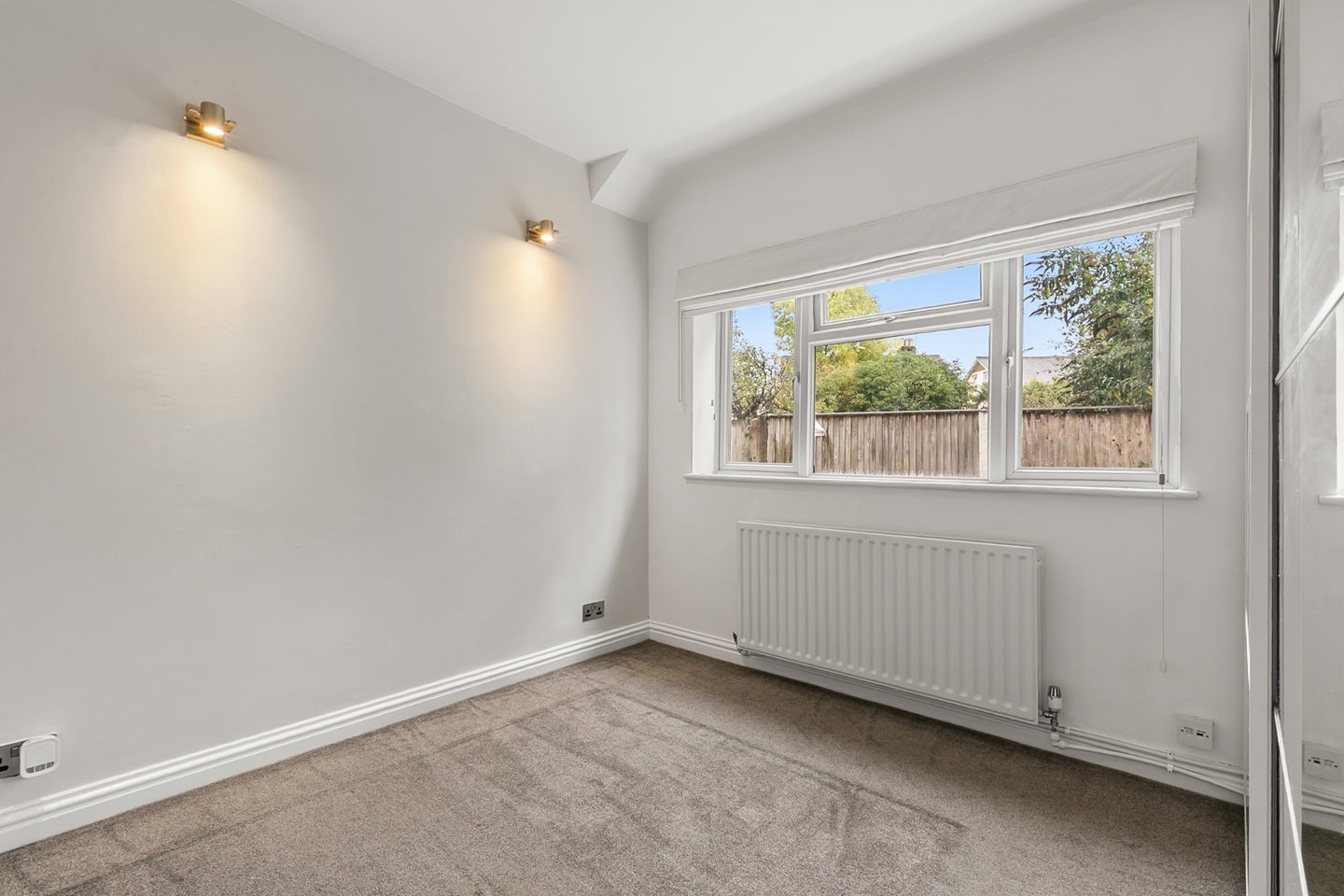 Flat Monson Road in Reigate and Banstead