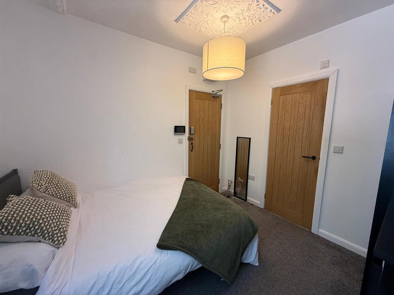Room Shirburn Avenue in Mansfield Woodhouse