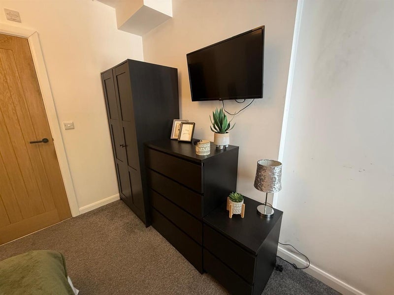 Room Shirburn Avenue in Mansfield Woodhouse