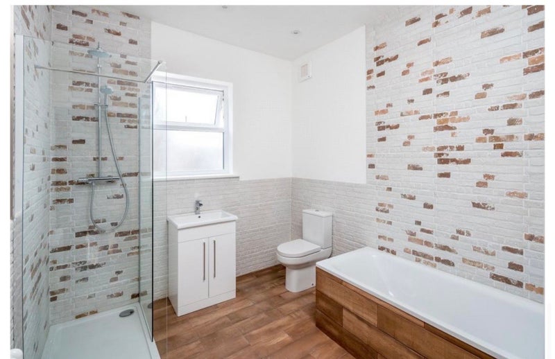 Room Birstall Road in Greater London