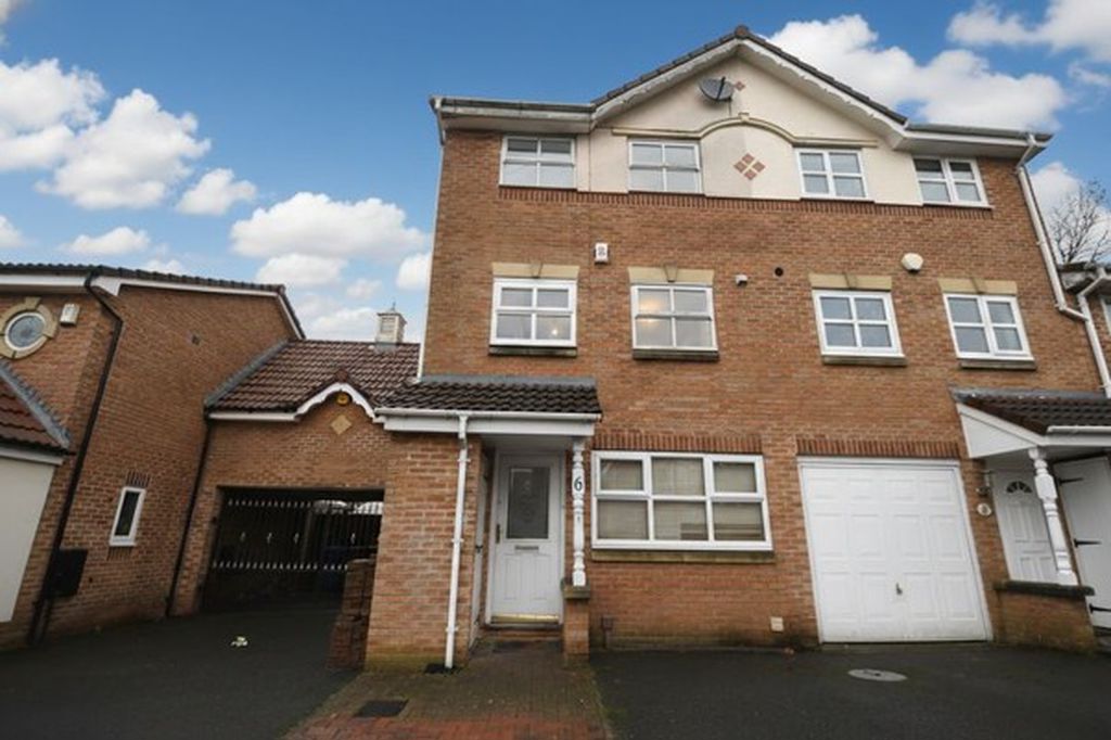 House Princeton Close in Salford