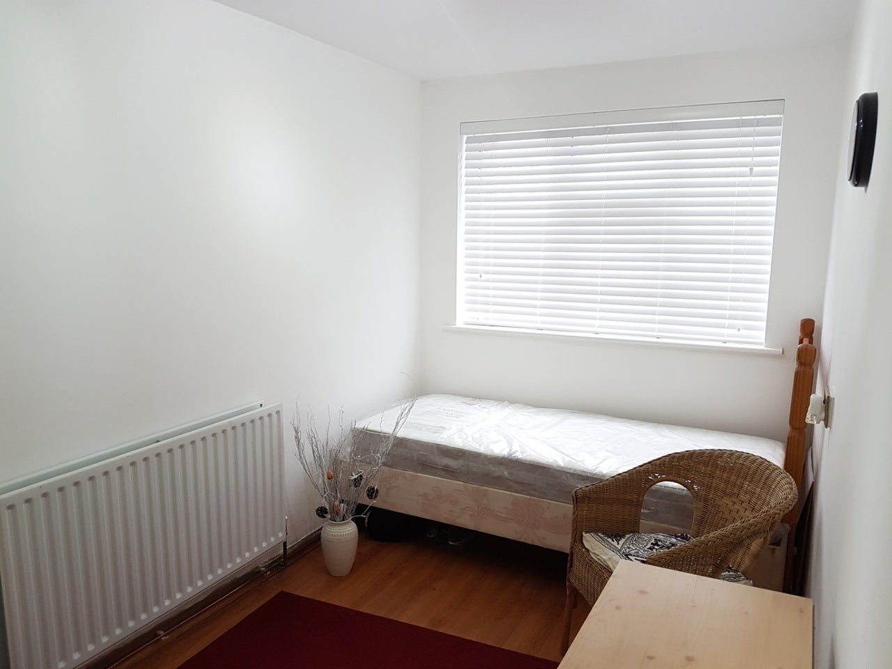 Flat Kinch Grove in Greater London